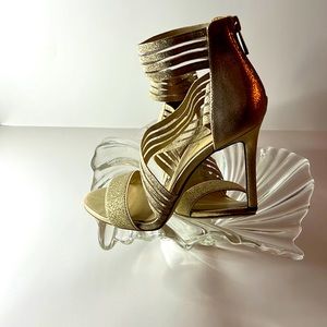Jessica Simpson gold textile shoe